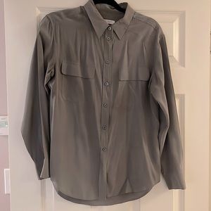 Equipment Silk Blouse size small in grey.